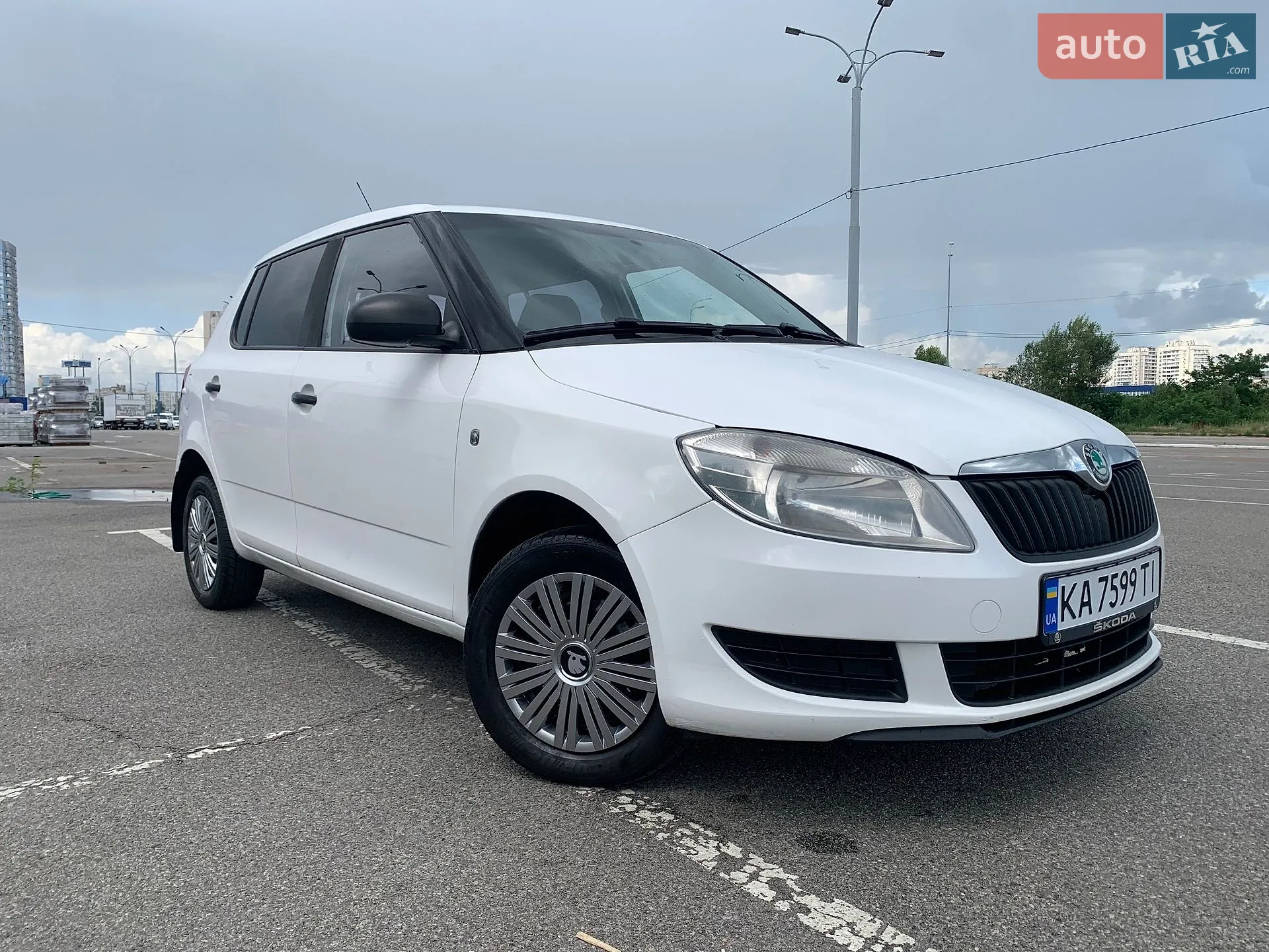 2011 Skoda Fabia - мініатюра 2