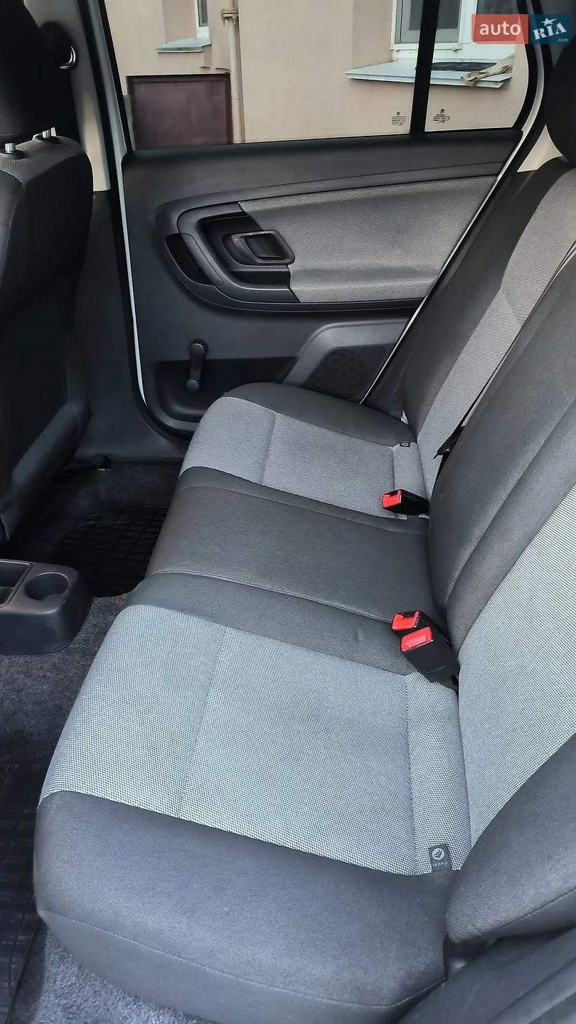 2010 Skoda Fabia - мініатюра 13