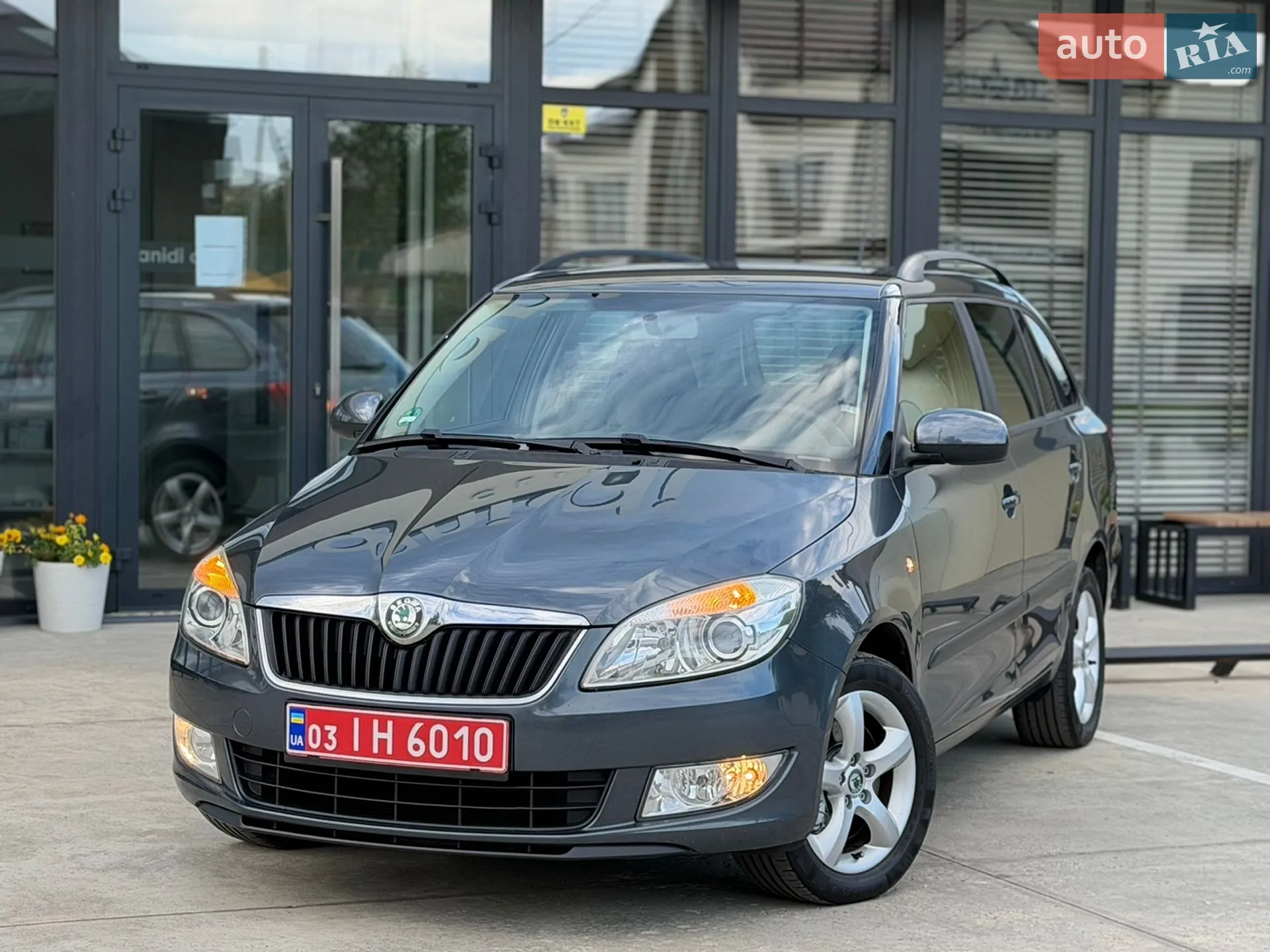 2011 Skoda Fabia - мініатюра 2