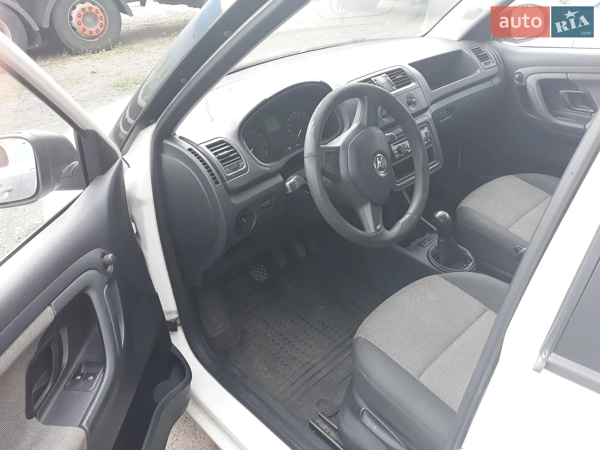 2015 Skoda Fabia - мініатюра 6