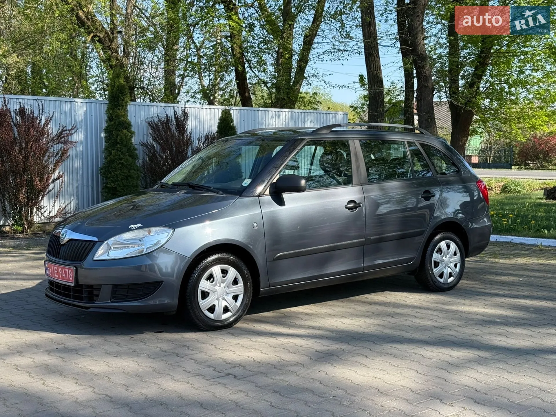 2010 Skoda Fabia - мініатюра 2