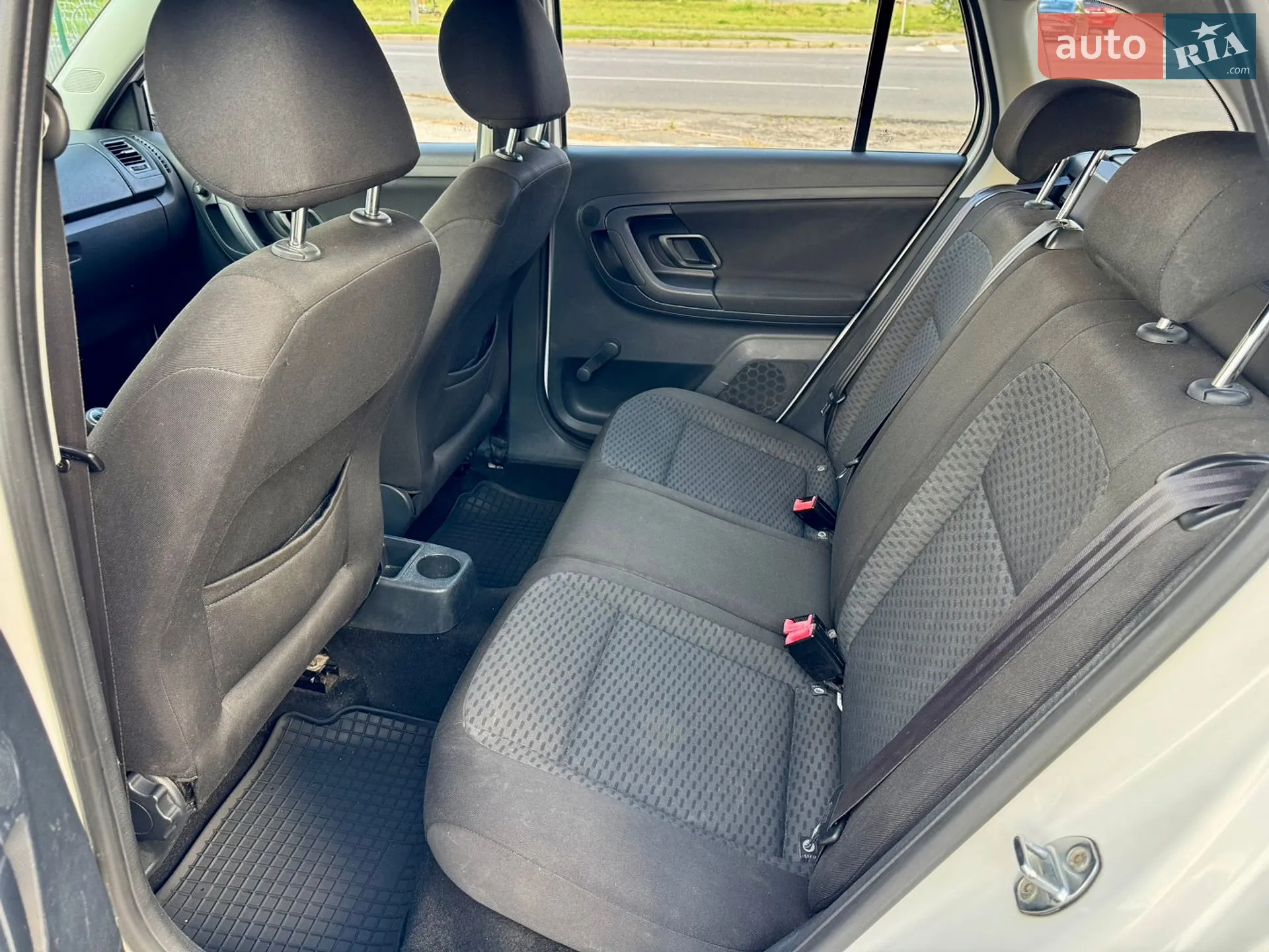 2012 Skoda Fabia - мініатюра 10