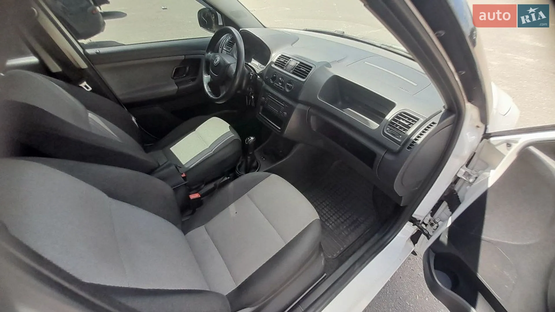 2010 Skoda Fabia - мініатюра 21