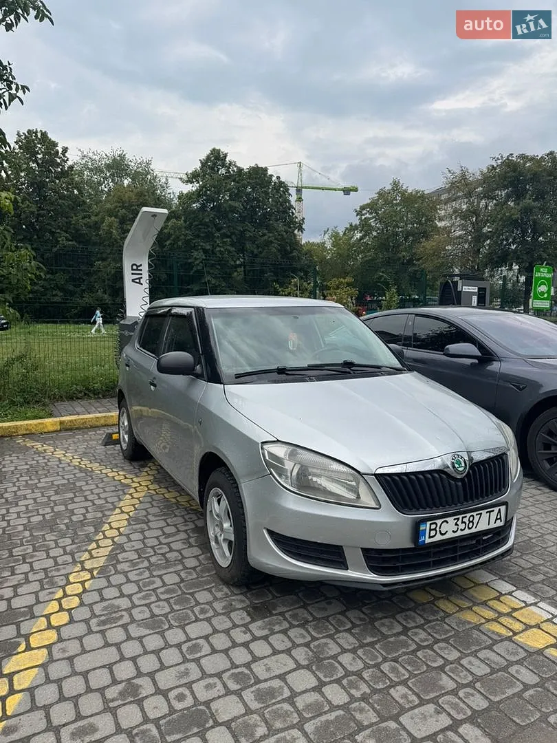 2010 Skoda Fabia - мініатюра 3