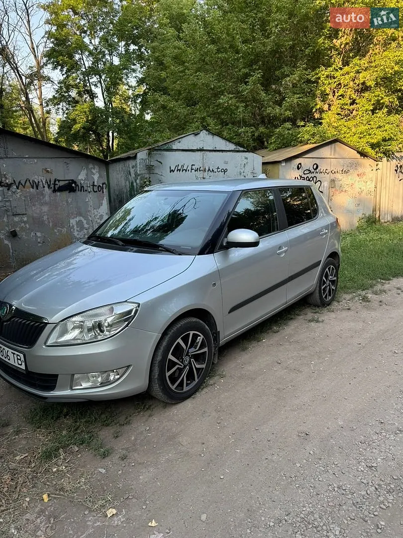 2011 Skoda Fabia - мініатюра 2