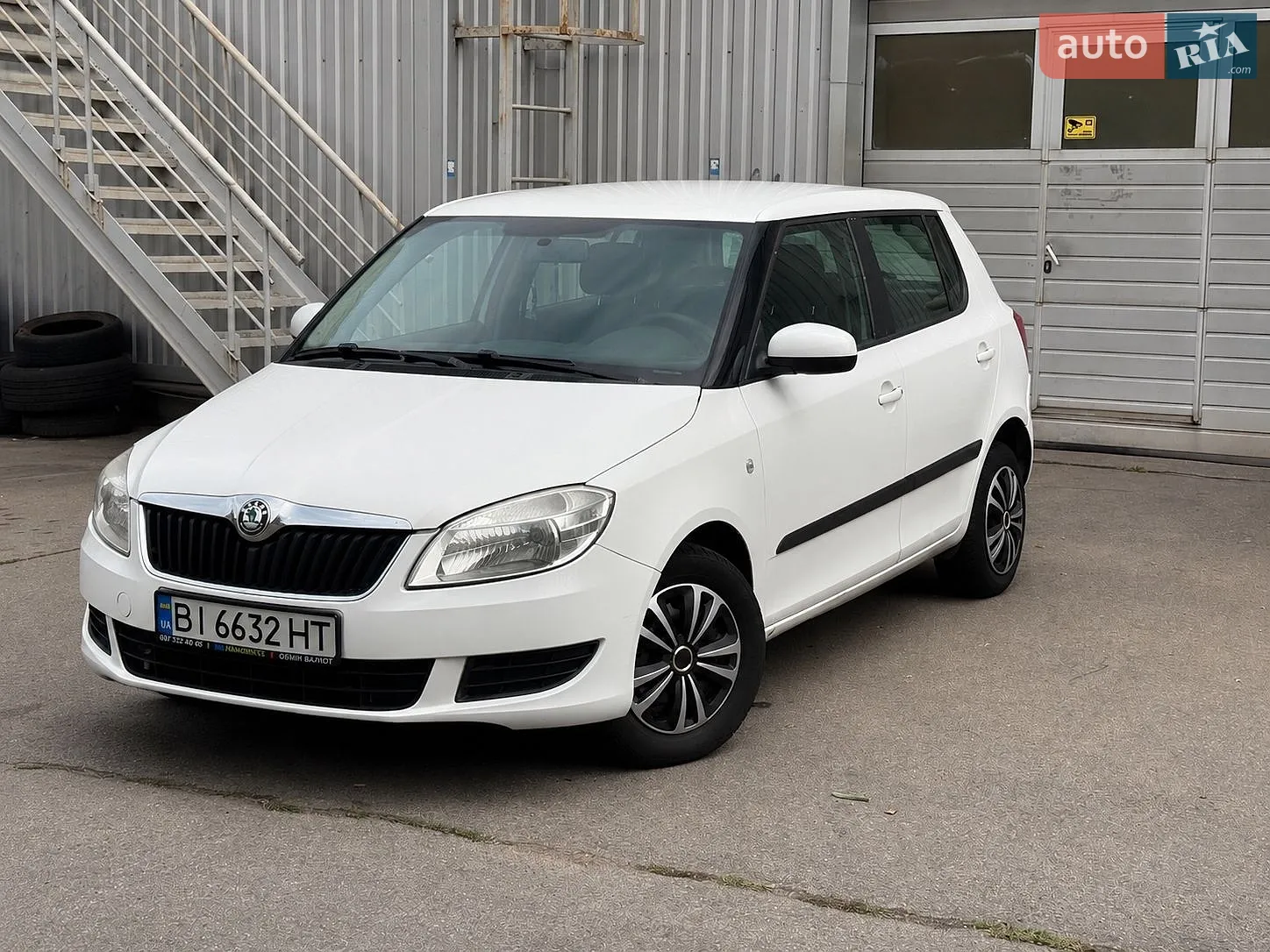 2011 Skoda Fabia - мініатюра 2