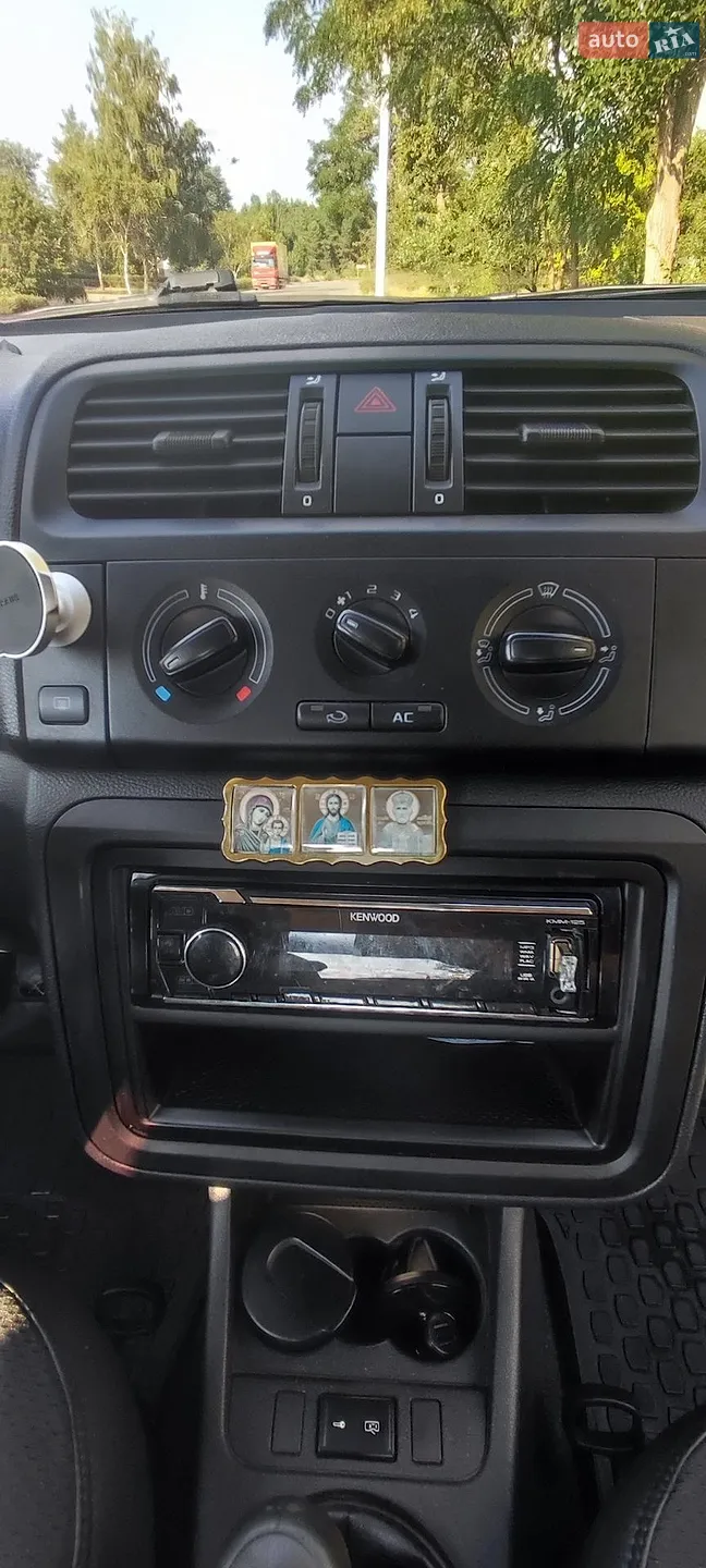 2012 Skoda Fabia - мініатюра 8