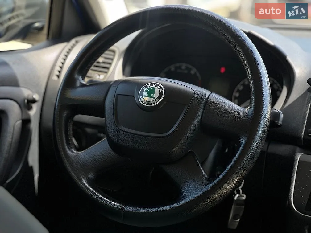 2010 Skoda Fabia - мініатюра 12