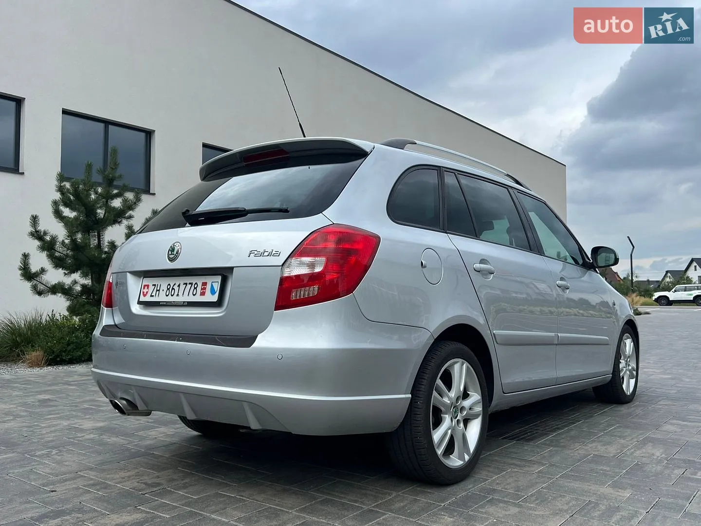 2010 Skoda Fabia - мініатюра 8