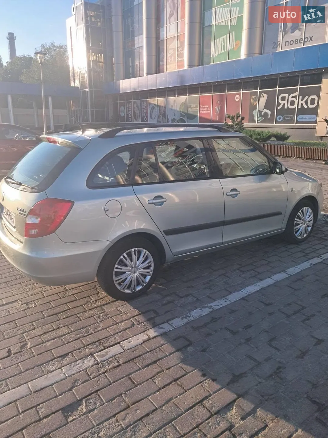 2010 Skoda Fabia - мініатюра 2