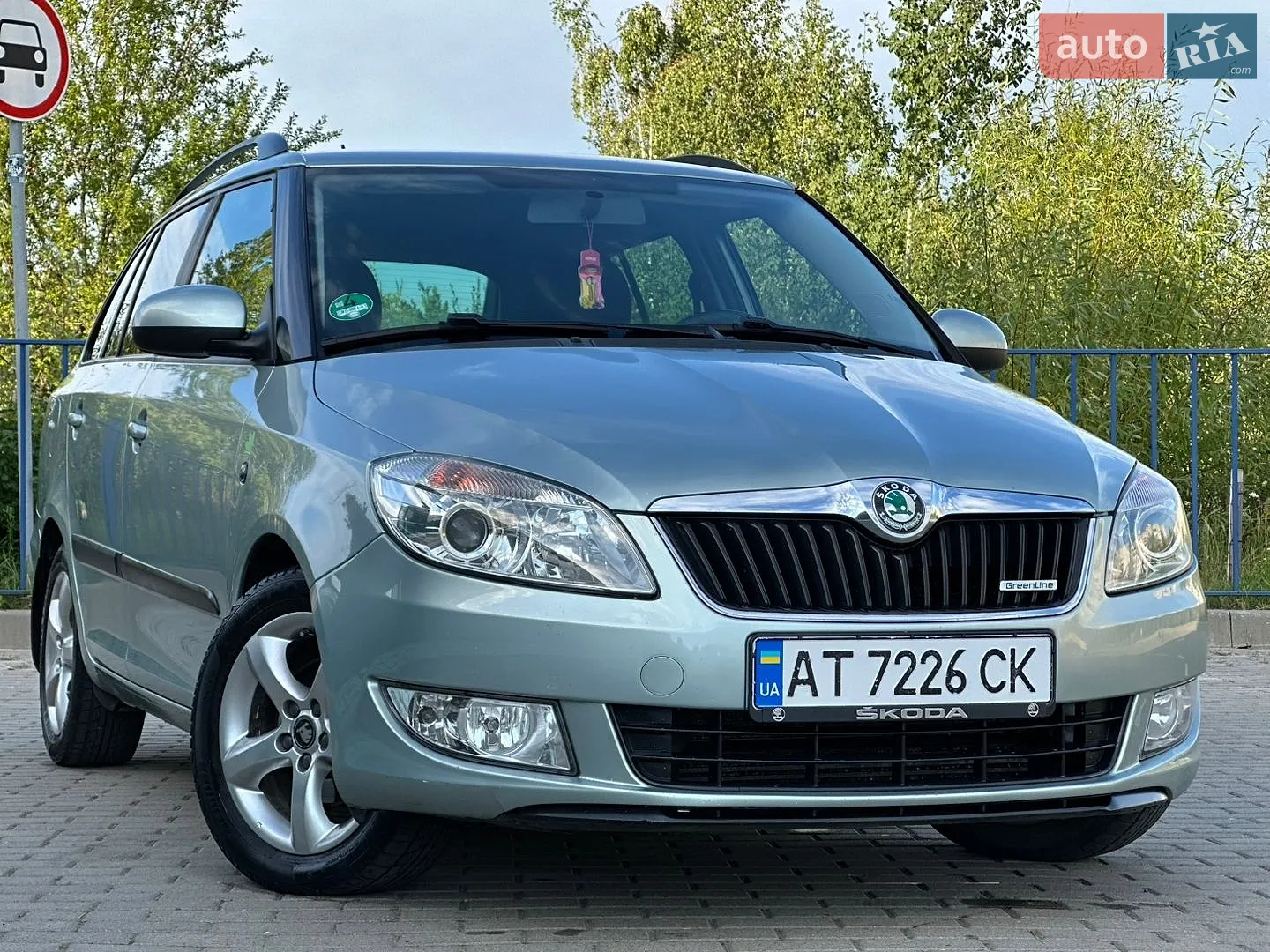 2011 Skoda Fabia - мініатюра 2