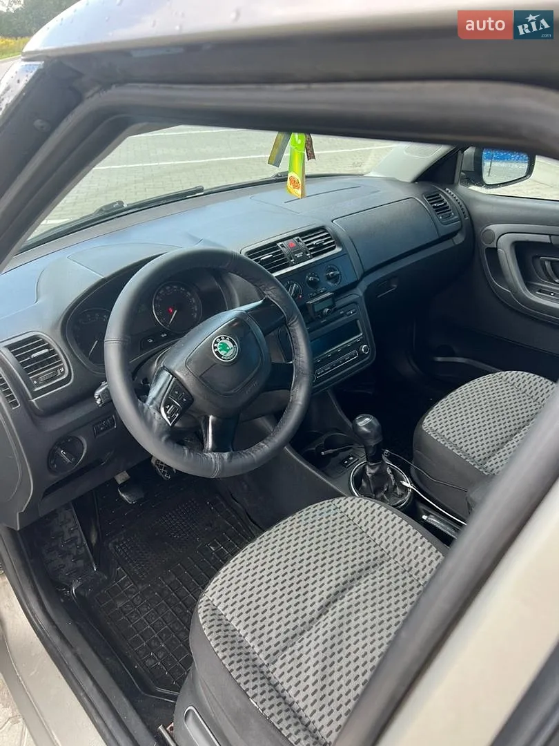 2011 Skoda Fabia - мініатюра 6