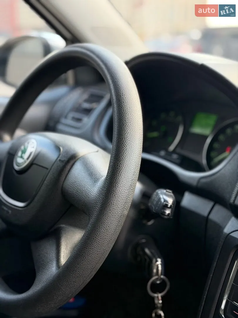 2011 Skoda Fabia - мініатюра 12