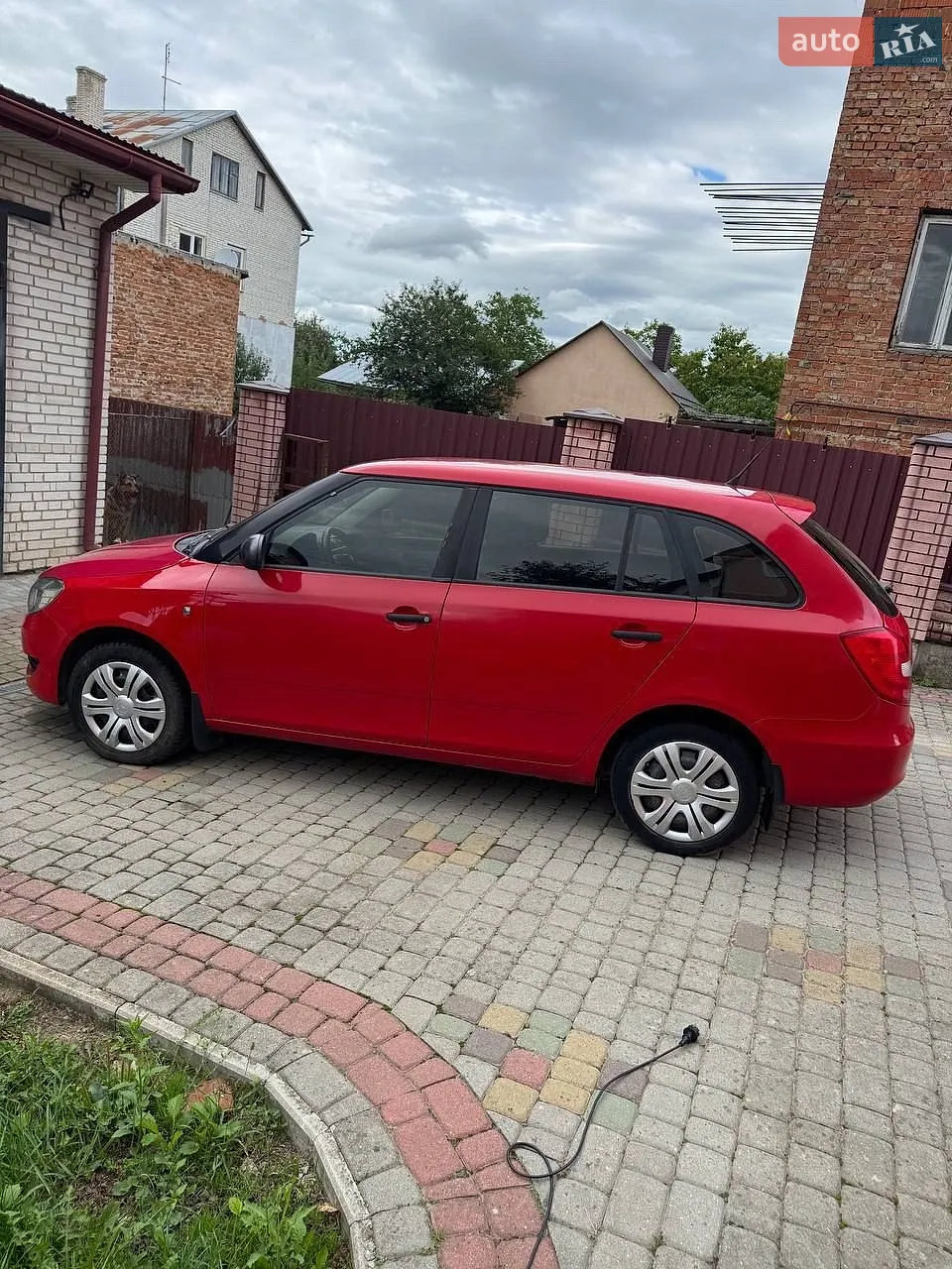 2011 Skoda Fabia - мініатюра 2