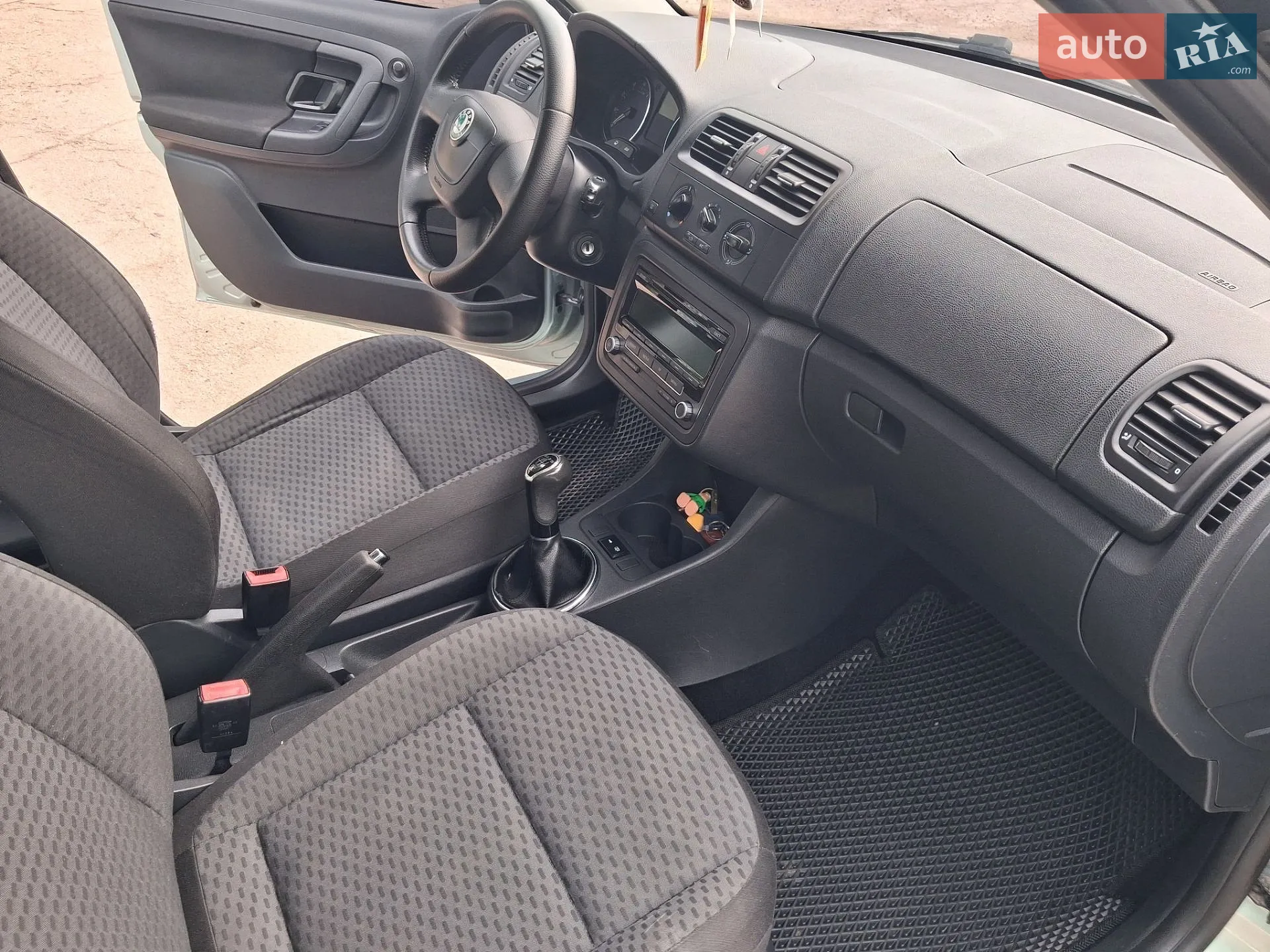 2011 Skoda Fabia - мініатюра 10