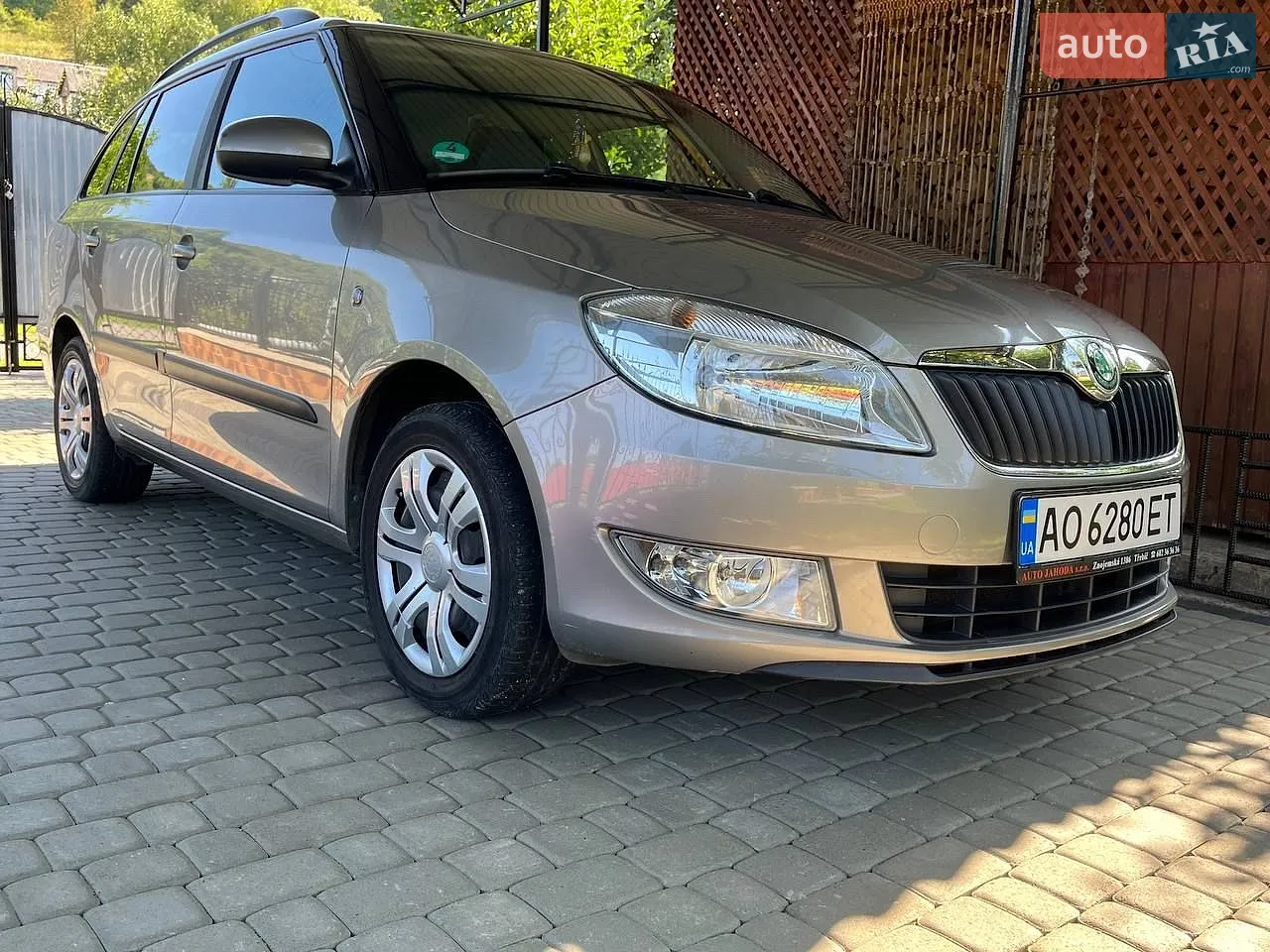 2010 Skoda Fabia - мініатюра 2