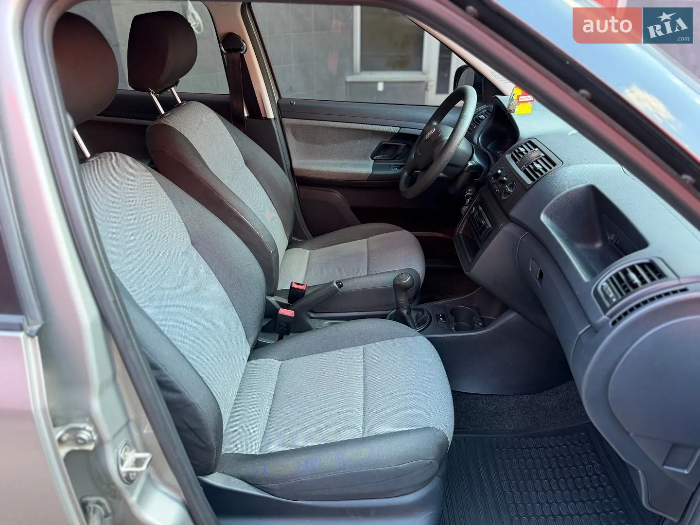 2011 Skoda Fabia - мініатюра 11