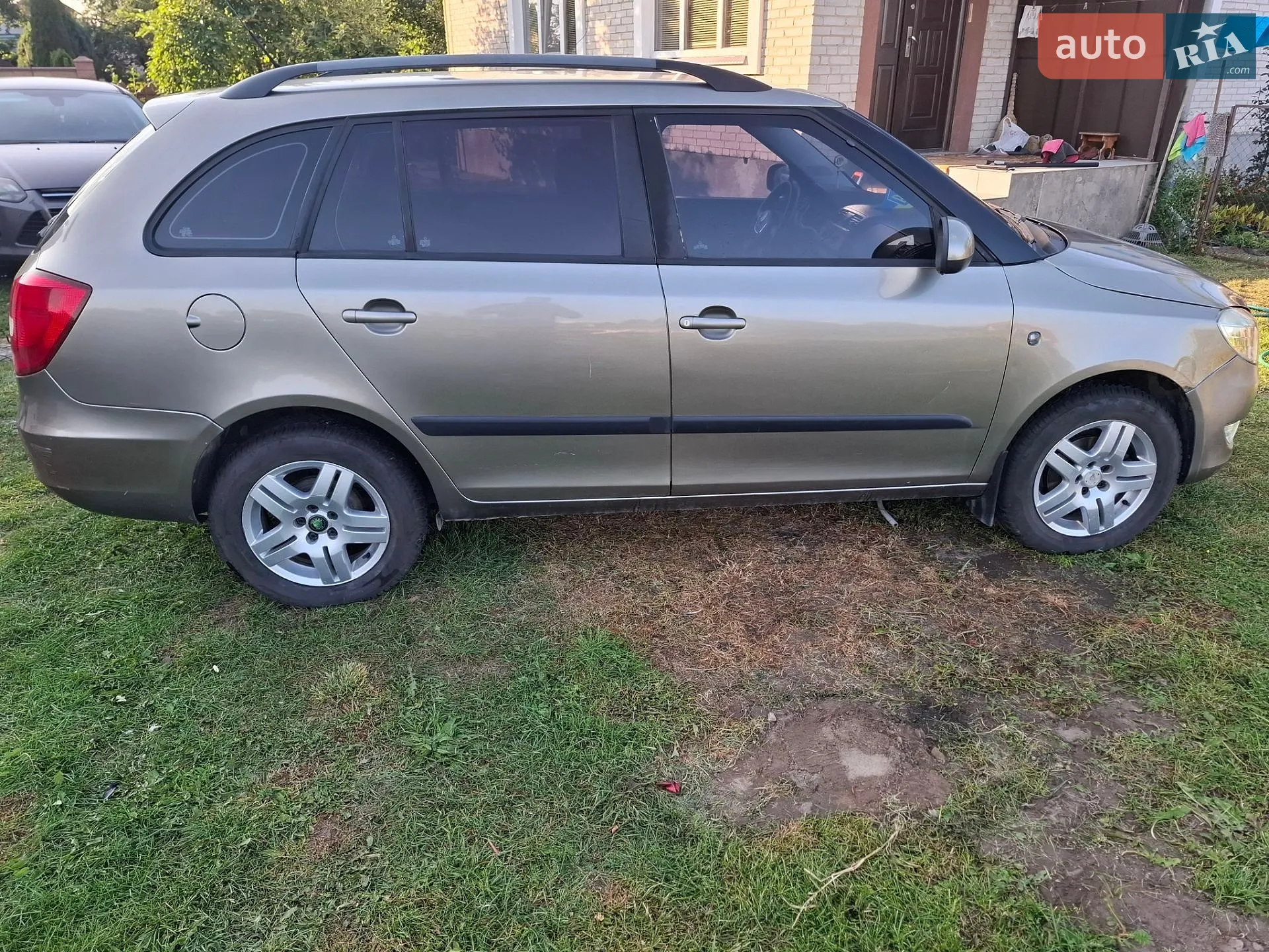 2010 Skoda Fabia - мініатюра 2