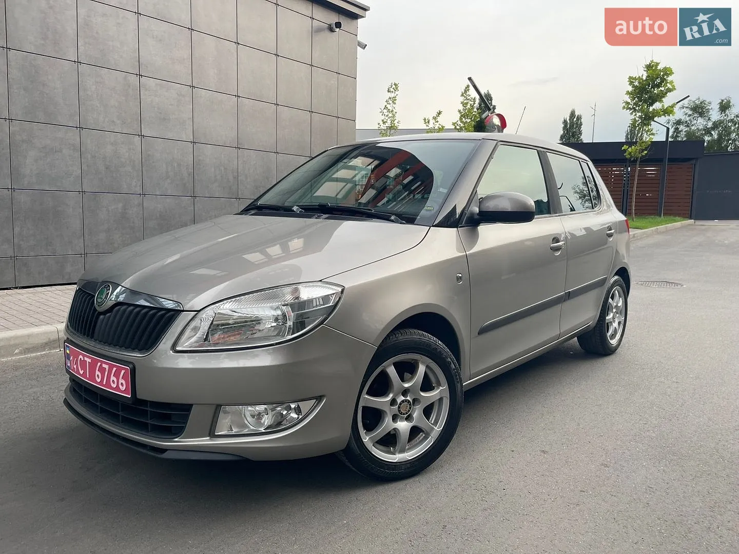 2011 Skoda Fabia - мініатюра 2