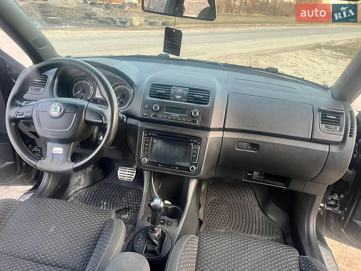 2011 Skoda Fabia - мініатюра 32