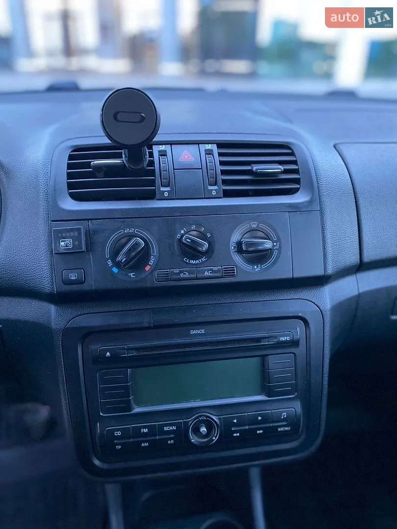 2010 Skoda Fabia - мініатюра 13