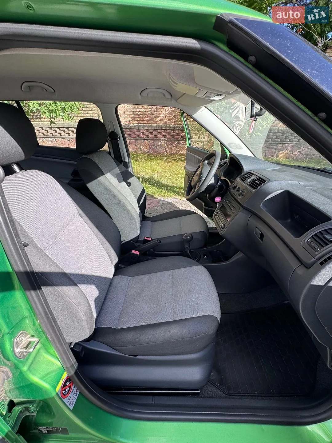 2011 Skoda Fabia - мініатюра 8