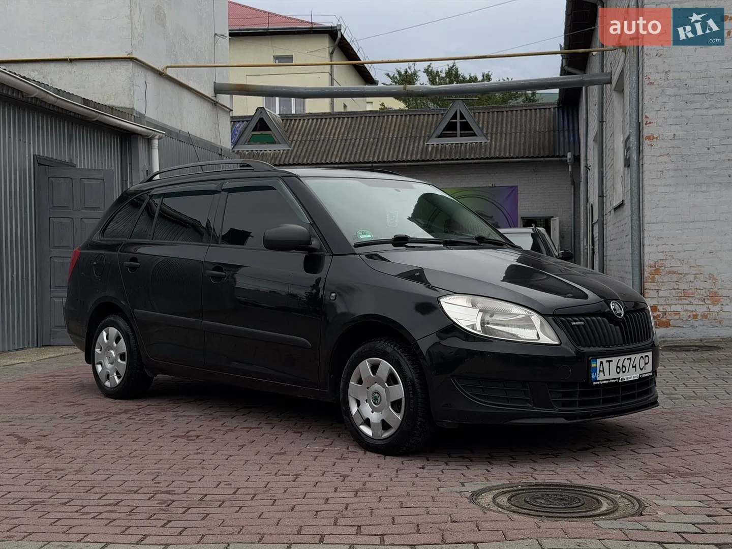 2011 Skoda Fabia - мініатюра 2