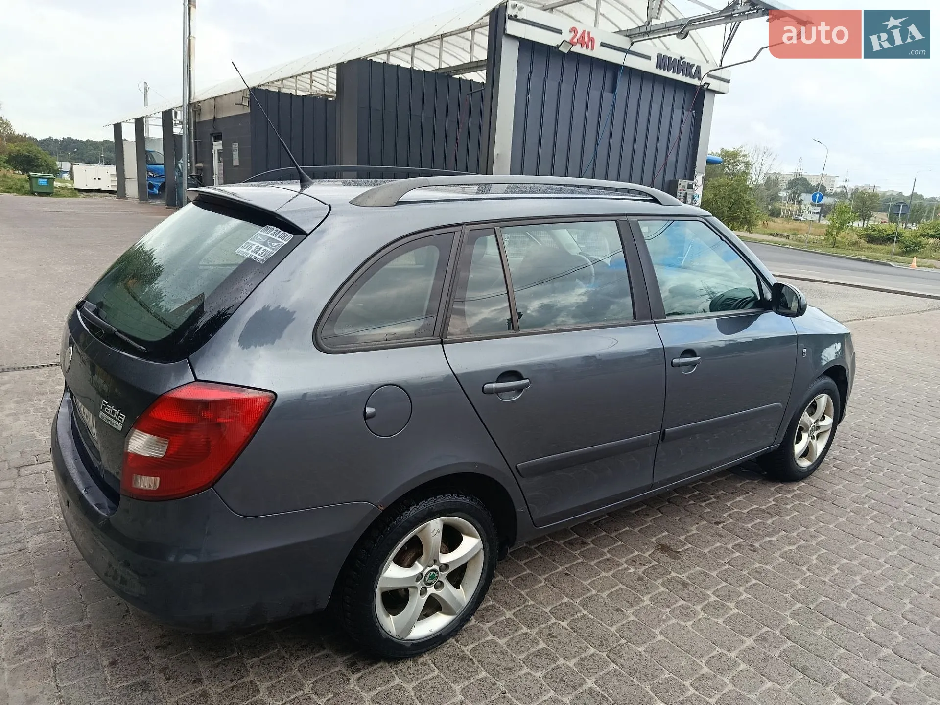 2010 Skoda Fabia - мініатюра 8
