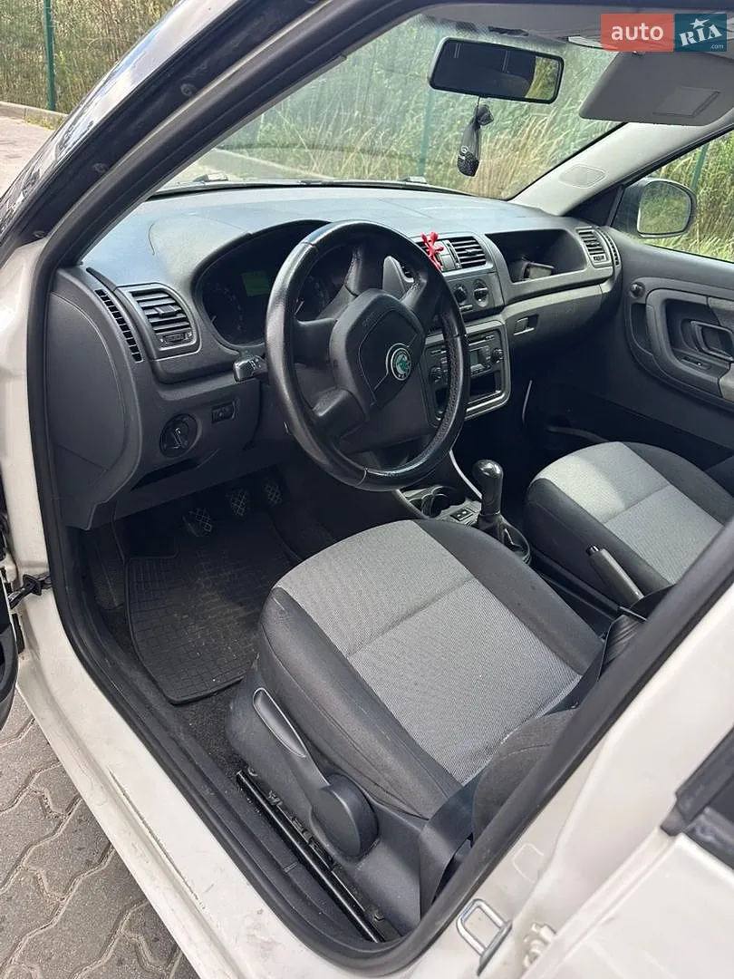 2012 Skoda Fabia - мініатюра 10