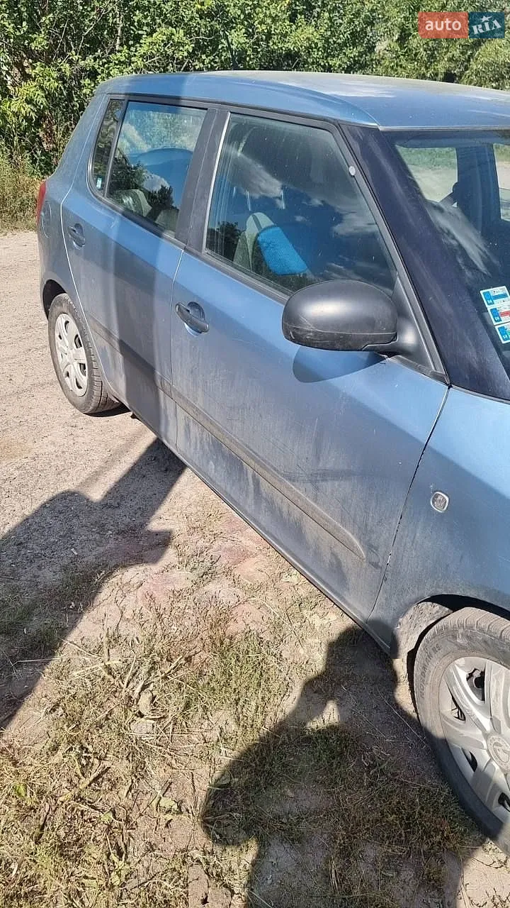 2010 Skoda Fabia - мініатюра 2