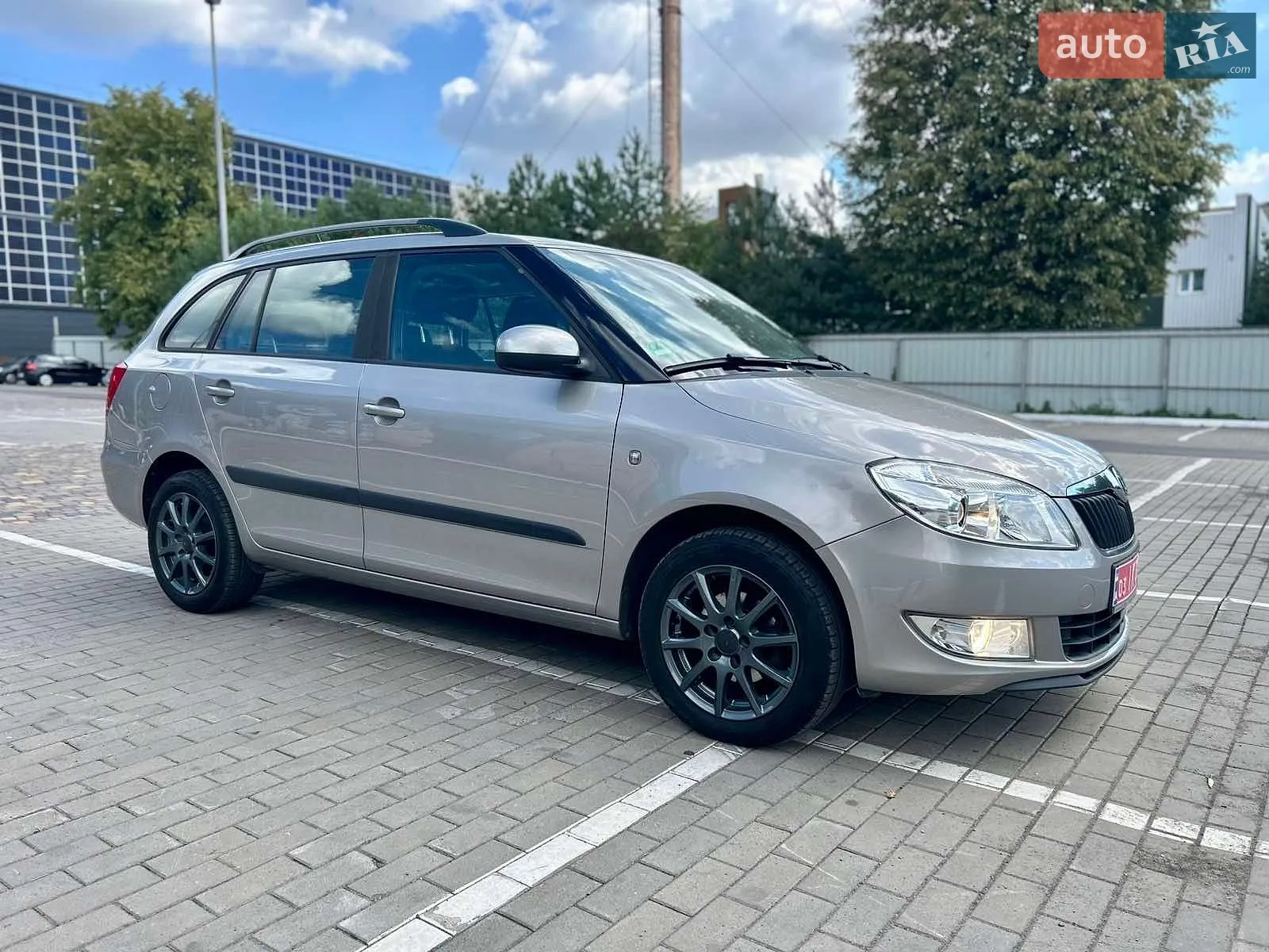 2011 Skoda Fabia - мініатюра 2