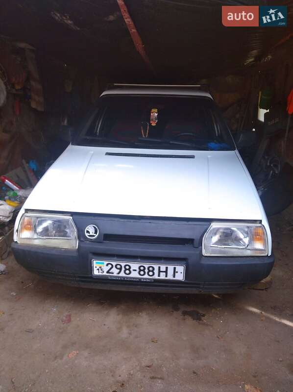 Хэтчбек Skoda Favorit 1991 в Николаеве фото Хэтчбек Skoda Favorit 1991 в Николаеве