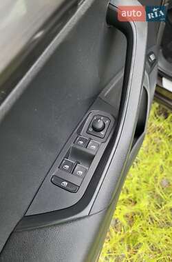 Внедорожник / Кроссовер Skoda Karoq 2017 в 