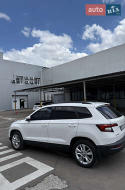 Внедорожник / Кроссовер Skoda Karoq 2021 в 