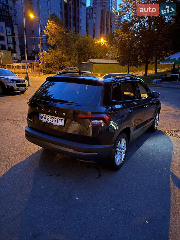 Внедорожник / Кроссовер Skoda Karoq 2021 в Киеве
