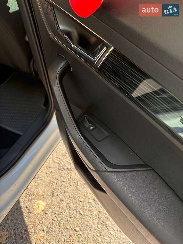 Позашляховик / Кросовер Skoda Karoq 2018 в Дніпрі фото 44 Позашляховик / Кросовер Skoda Karoq 2018 в Дніпрі