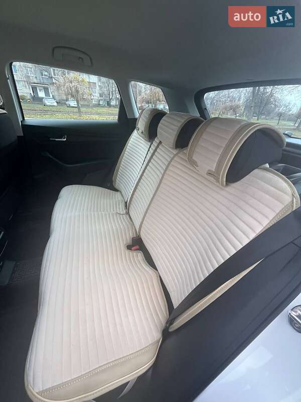 Внедорожник / Кроссовер Skoda Karoq 2021 в Лозовой