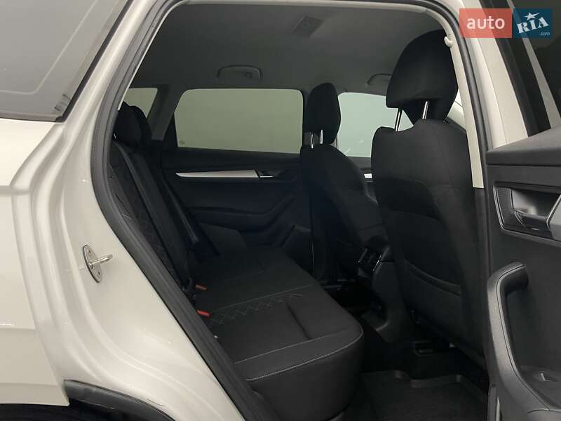 Внедорожник / Кроссовер Skoda Karoq 2019 в Киеве