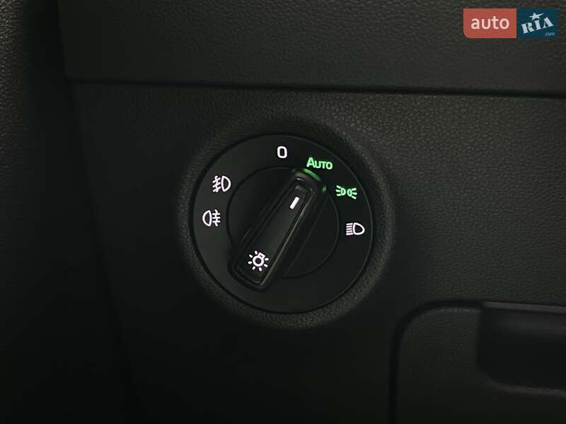 Внедорожник / Кроссовер Skoda Karoq 2019 в Киеве