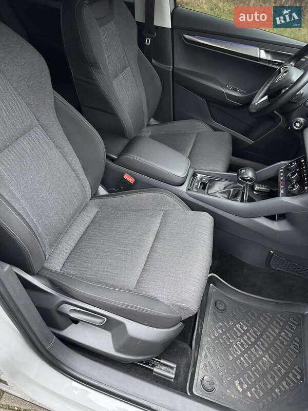 Внедорожник / Кроссовер Skoda Karoq 2018 в Киеве