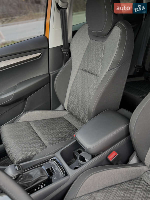 Внедорожник / Кроссовер Skoda Karoq 2024 в Днепре