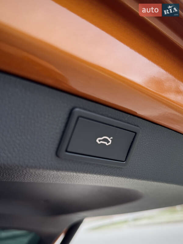 Внедорожник / Кроссовер Skoda Karoq 2024 в Днепре