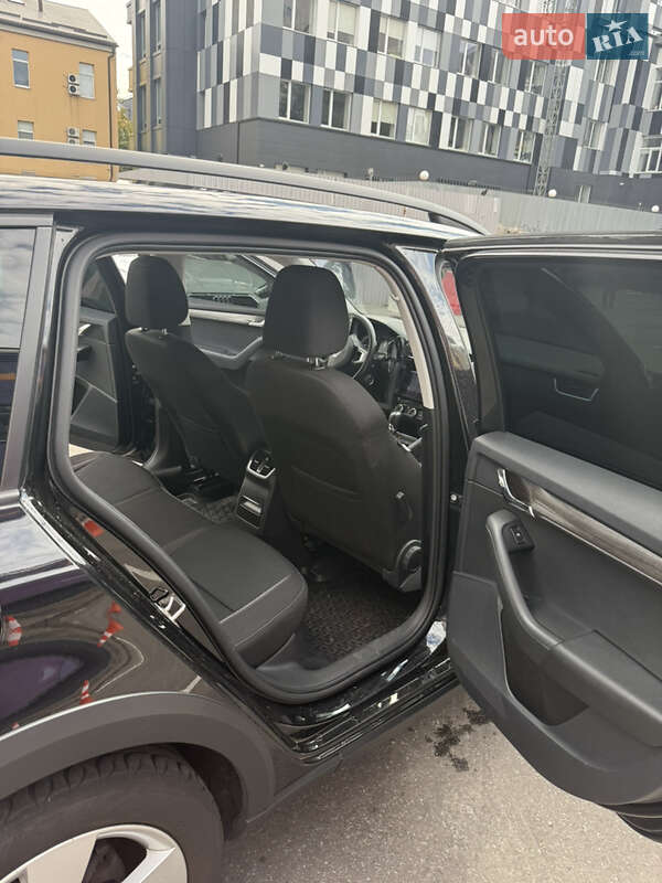 Универсал Skoda Octavia Scout 2020 в Киеве