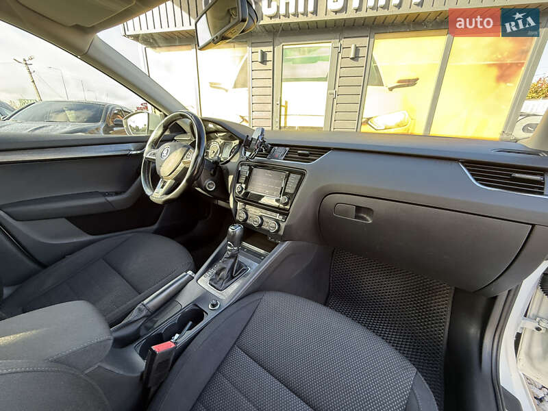 Універсал Skoda Octavia Scout 2015 в Стрию
