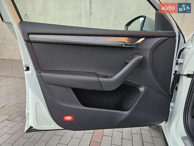 Универсал Skoda Octavia Scout 2017 в Киеве фото 27 Универсал Skoda Octavia Scout 2017 в Киеве