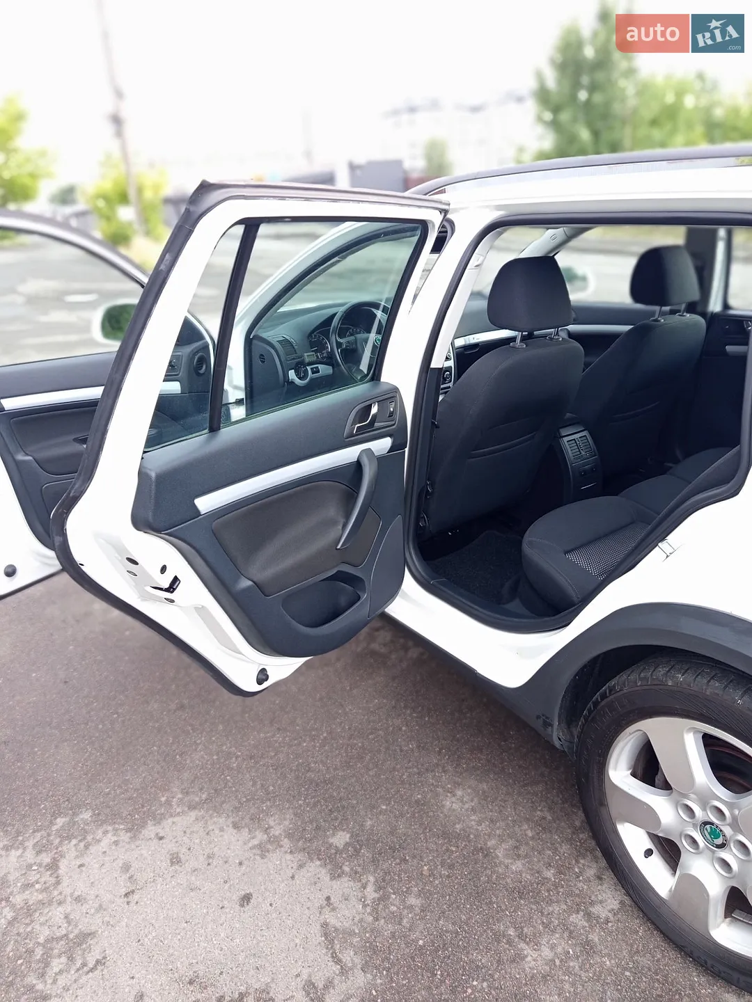 2011 Skoda Octavia - мініатюра 89