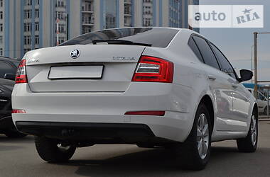 Седан Skoda Octavia 2015 в 