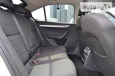 Седан Skoda Octavia 2015 в 