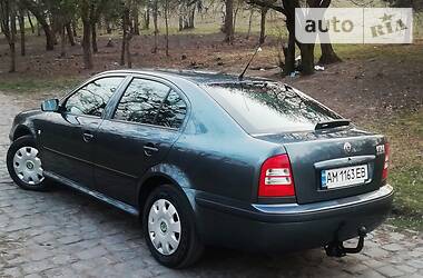 Седан Skoda Octavia 2004 в 