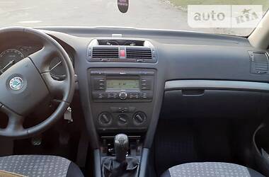 Седан Skoda Octavia 2004 в 